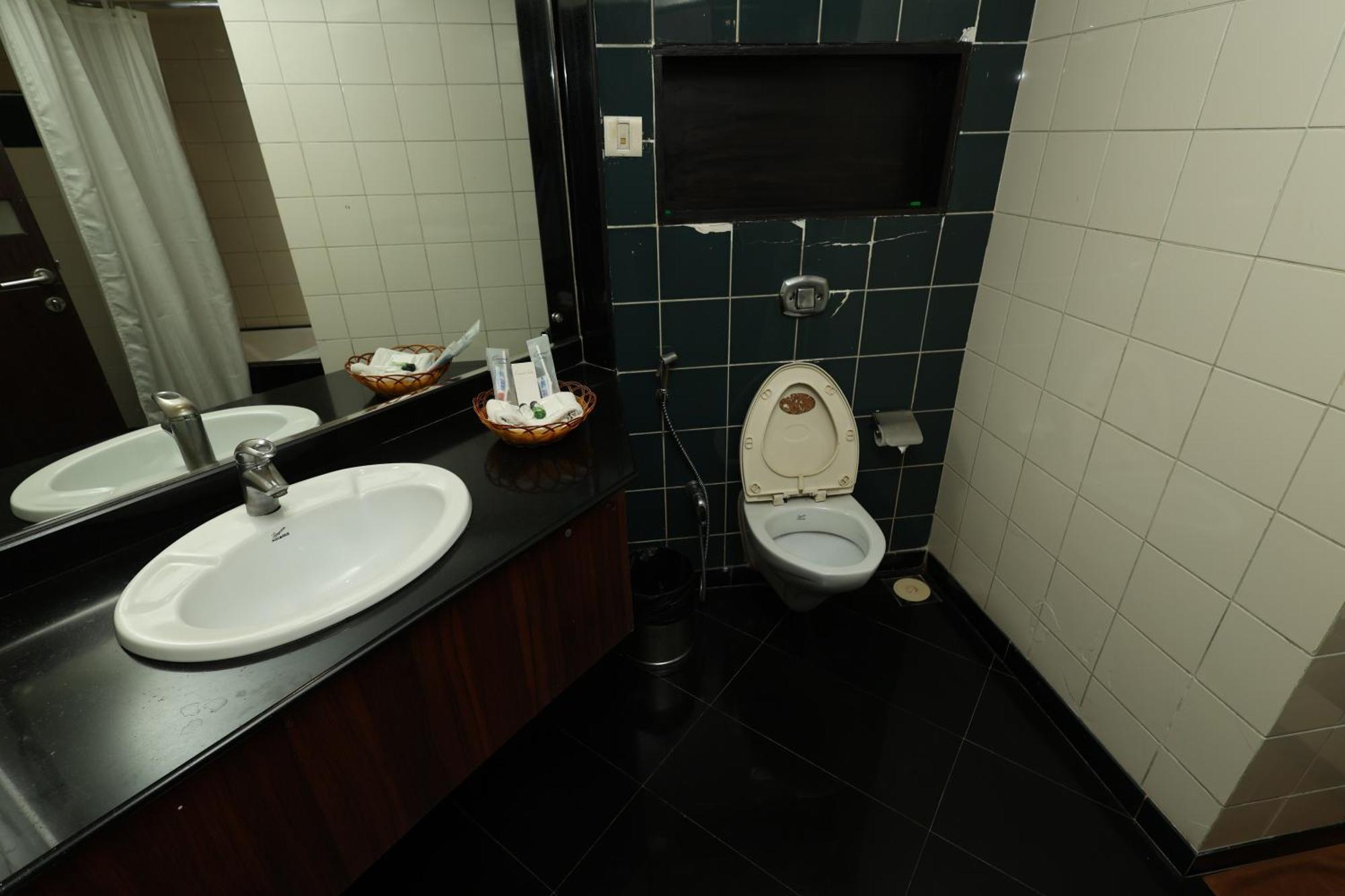 Quaint Suites Hotel & Banquet مومباي المظهر الخارجي الصورة