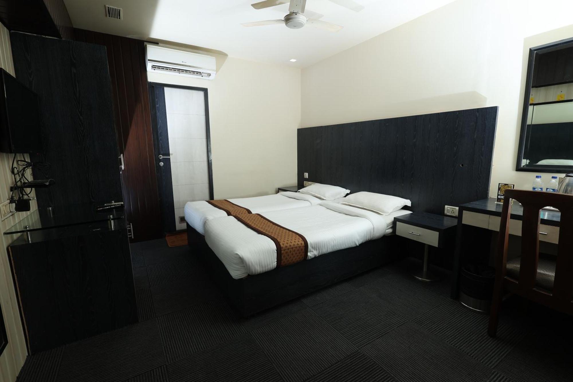 Quaint Suites Hotel & Banquet مومباي المظهر الخارجي الصورة